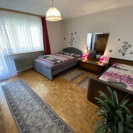 - - Einfache Monteursunterkunft